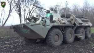Read more about the article Ukrainian Paratroopers Show Off Captured Russian Armoured Personnel Carrier