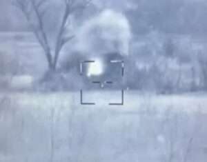 Read more about the article Moment Ukrainian Soldiers Blow Up Russian Tank Using American Javelin Anti-Tank Guided Missile