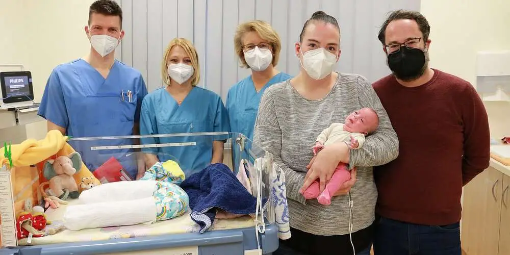 Read more about the article TINY MIRACLE: Baby Girl Who Could Fit In Palm Of Hand At Birth Goes Home Healthy