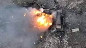 Read more about the article Ukrainian Paratroopers Stop Russian Offensive And Burn Tank In Donetsk Region