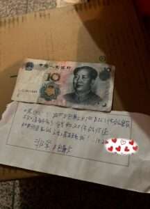 Read more about the article POT OF GOLD: Teen Leaves Money And Apology Note For Broken Flower Pot