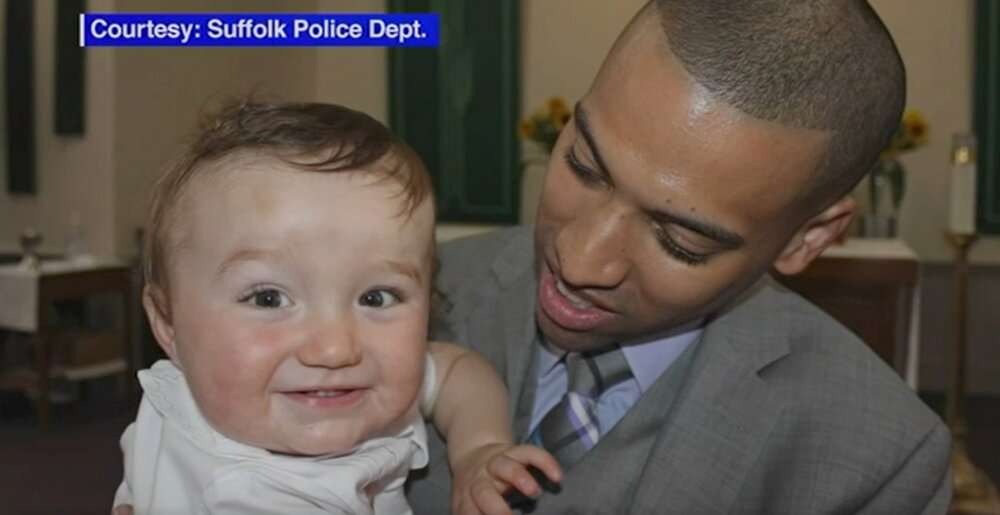 Read more about the article BABY WHISPERER: Cop Delivers Fifth Baby In Five Years