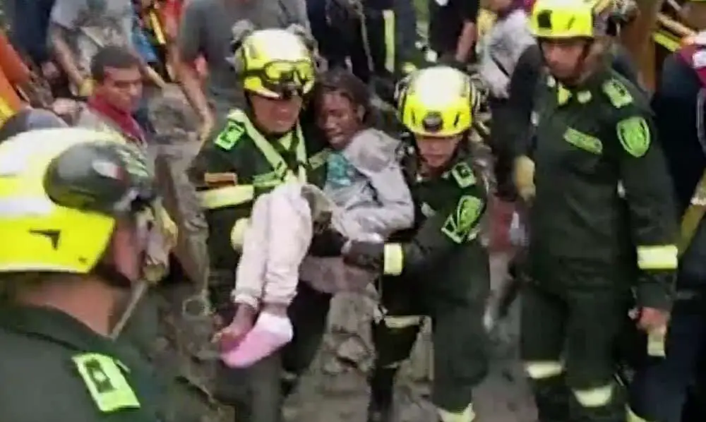 Read more about the article RESCUERS’ HEARTBREAK: Little Girl Found Alive And Still Hugging Mum’s Dead Body After Deadly Landslide