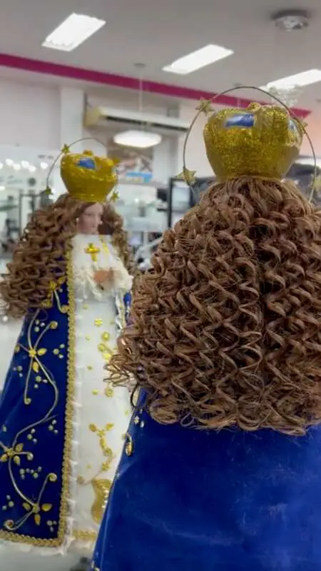 Read more about the article HOLY HAIRDO: Virgin Mary Gets Hair Done And New Clothes For Religious Festival￼
