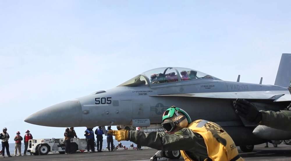 Read more about the article PACIFIC MANOUEVERS: USS Abraham Lincoln Conducts Flight Operations