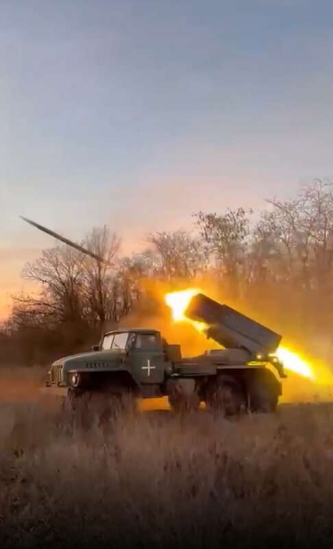 Read more about the article Ukrainian Gunners Send Holiday Fire ‘Greetings’ To Russian Invaders