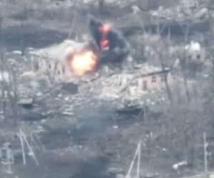Read more about the article Ukrainian Forces Crush Russian Tanks