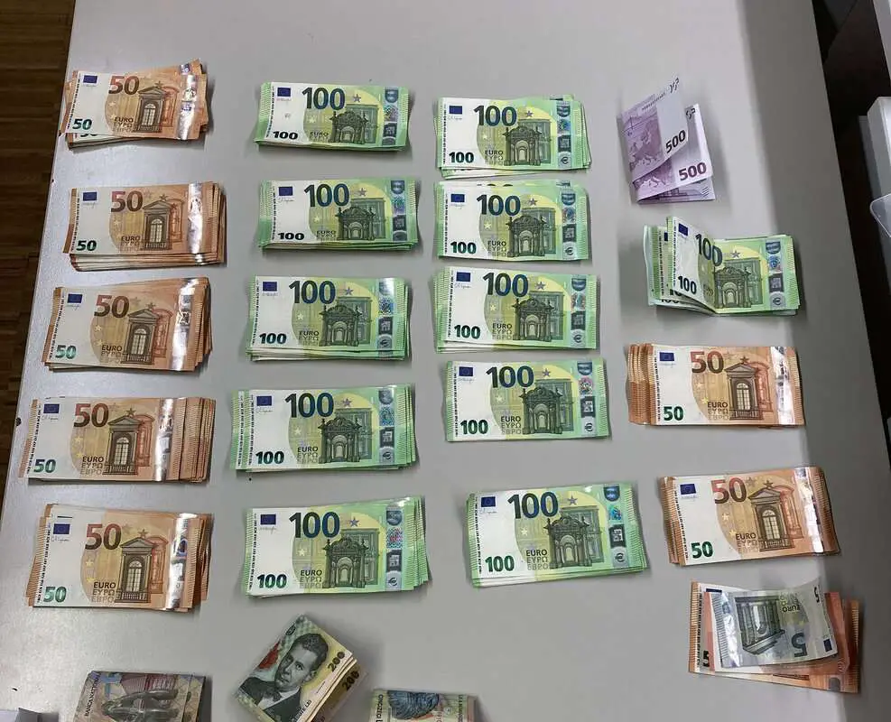 Read more about the article MONEYBAGS: Man With Historic German Empire Banknotes Seized For Money Laundering
