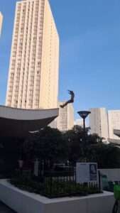 Read more about the article YOU SILLY STUNT: Free Runner Crashes Into Roof In Fall Fail