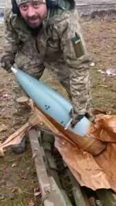 Read more about the article Ukrainian Soldier Unwraps Explosive Early Xmas Present He Plans To Gift Russian Invaders