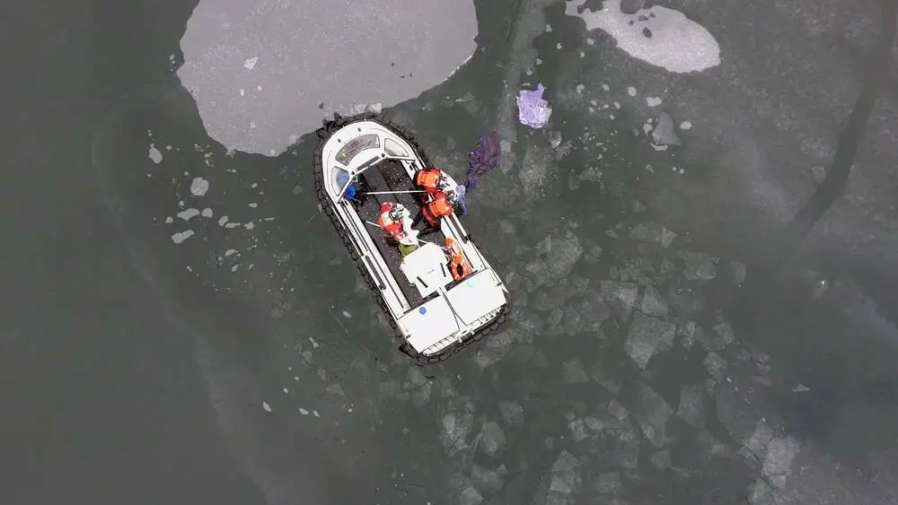 Read more about the article SWAN UPMANSHIP: Hovercraft Rescues Swan Stuck In Frozen Lake