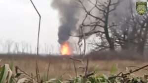 Read more about the article Ukrainian Soldiers Capture Russian Tank Burst Into Flames From Near Distance