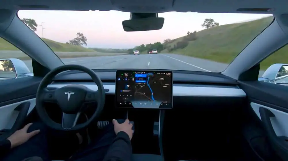 Read more about the article SNORE BY FOUR: AWD Tesla Driver Asleep On Motorway At 70MPH