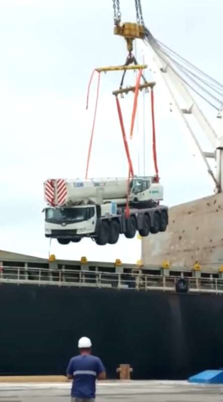 Read more about the article HEAVY DAMAGE: 55-Tonne Mobile Crane Crashes Onto Ship Deck When Harness Snaps