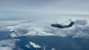 Read more about the article EXPRESS DELIVERY: Royal Navy Drops Supplies To British Antarctic Survey