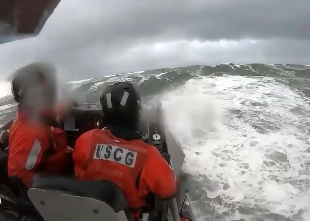 Read more about the article SHORE WIN: US Coast Guard Surf Crew Tackles Waves During Training Operation