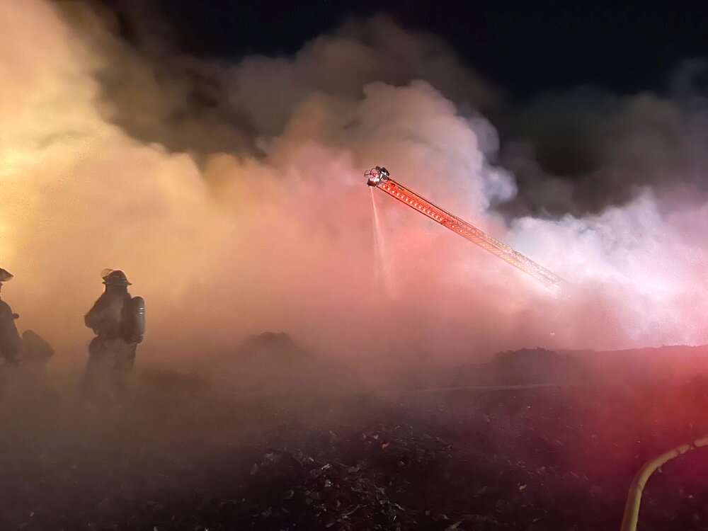 Read more about the article OH SCRAP: New Orleans Firefighters Hang Over Raging Flames To Tackle Blaze