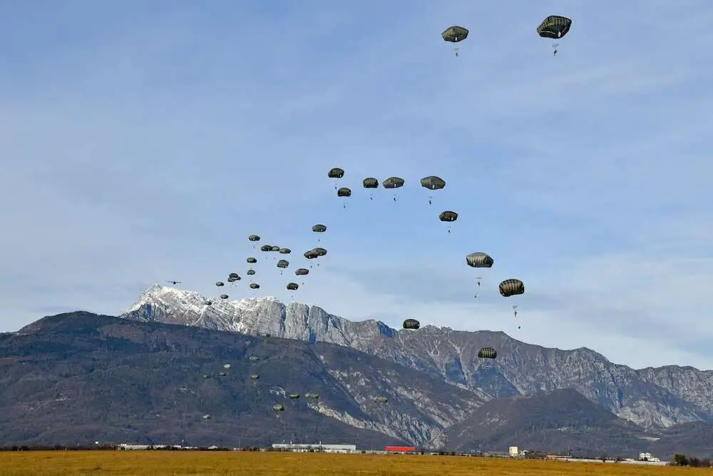 Read more about the article PICTURE PERFECT: Impressive Parachute Drop Against Italian Mountain Background