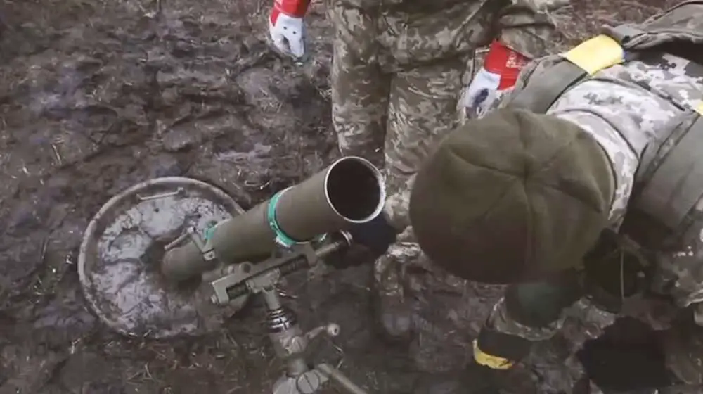 Read more about the article Ukrainian Soldiers Learn To Use 82-mm Mortars Ahead Of Deployment To The Battlefield