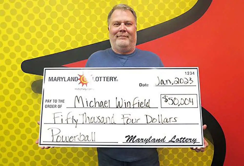 Read more about the article TAKE THE LOTTO: Boss Splits Lottery Win With Worker Who Checked His Ticket