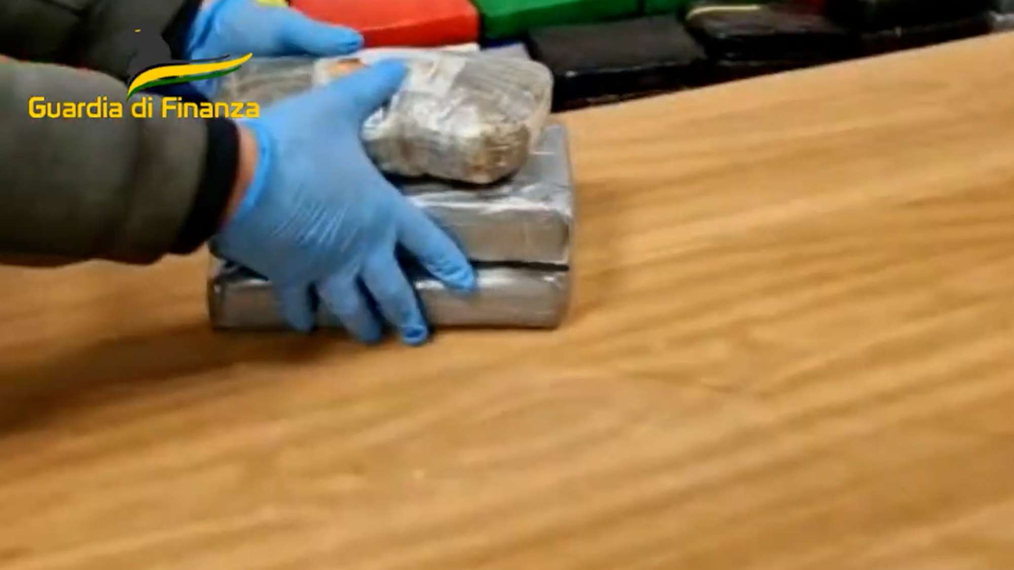 Read more about the article BELOW THE LINE: Cops Find Tonne Of Cocaine Strapped To Bottom Of Chinese Freighter In Italian Port