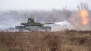 Read more about the article Russian T-90M Tank Crews Perform Fire Training ‘In Difficult Terrain’