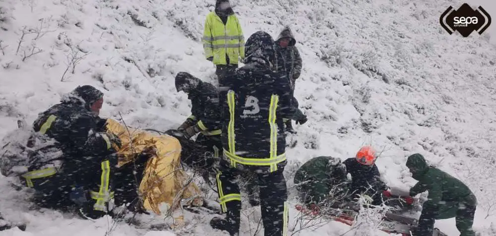 Read more about the article CARRIED AWAY: Incredible Two-Hour Long Rescue Of Farmer Stuck On Mountain During Blizzard