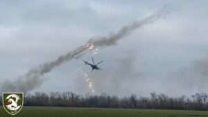 Read more about the article Moment Ukrainian Combat Helicopter Fires Volley Of Missiles At Russian Positions
