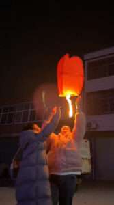 Read more about the article BURNING LOVE: Romantic Fire Lantern Lands On Woman’s Face
