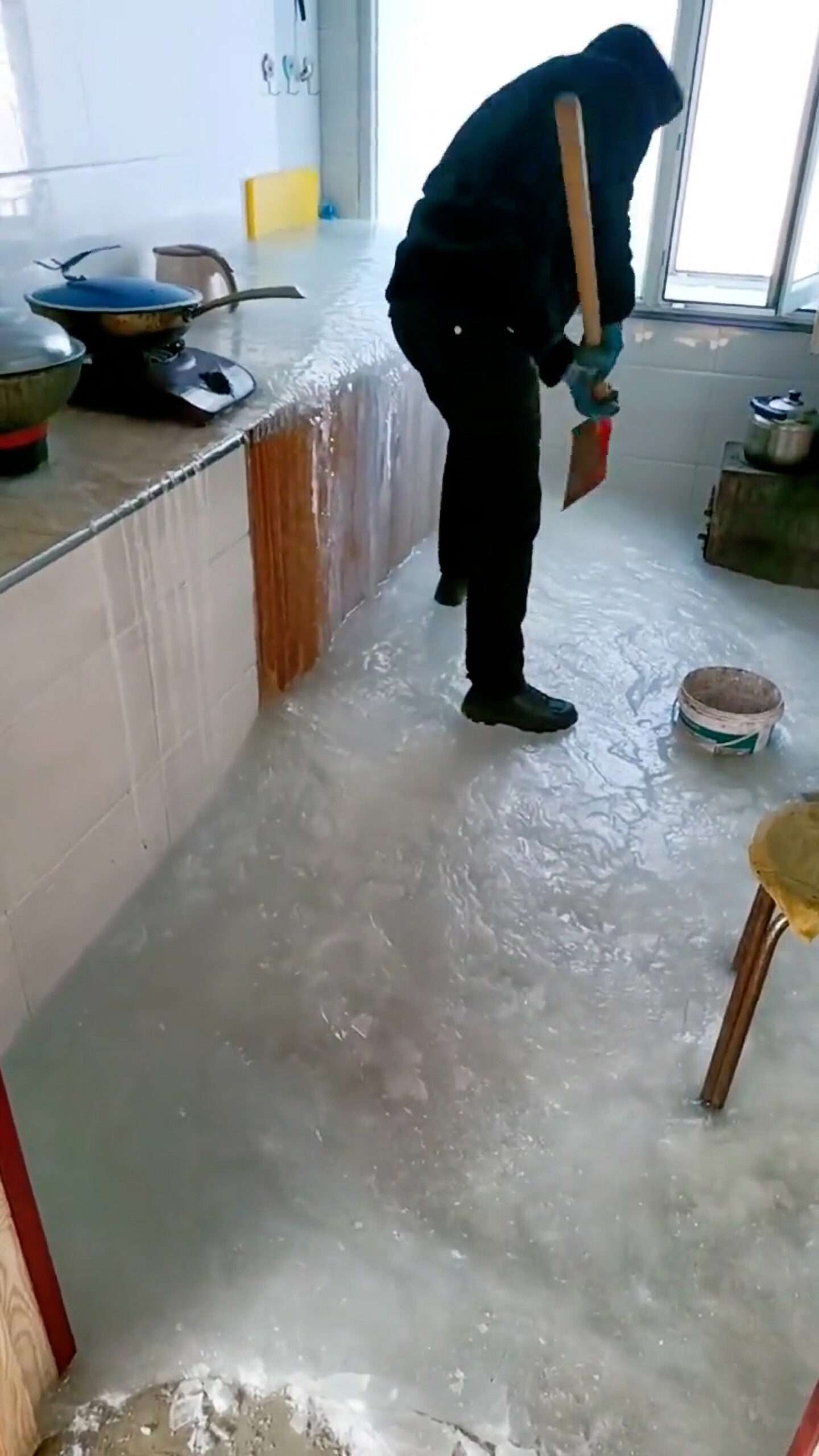 Read more about the article KITCHEN FRIDGE: Man Finds Ice Rink At Home After Pipe Broke And Water Froze