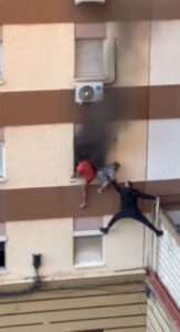 Read more about the article REAL-LIFE SPIDER-MAN: Local Hero Climbed Up Building Face To Rescue Kids From Blaze