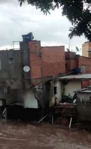 Read more about the article FALLING PROPERTY MARKET: House Seen Crashing Into Rain-Swollen River