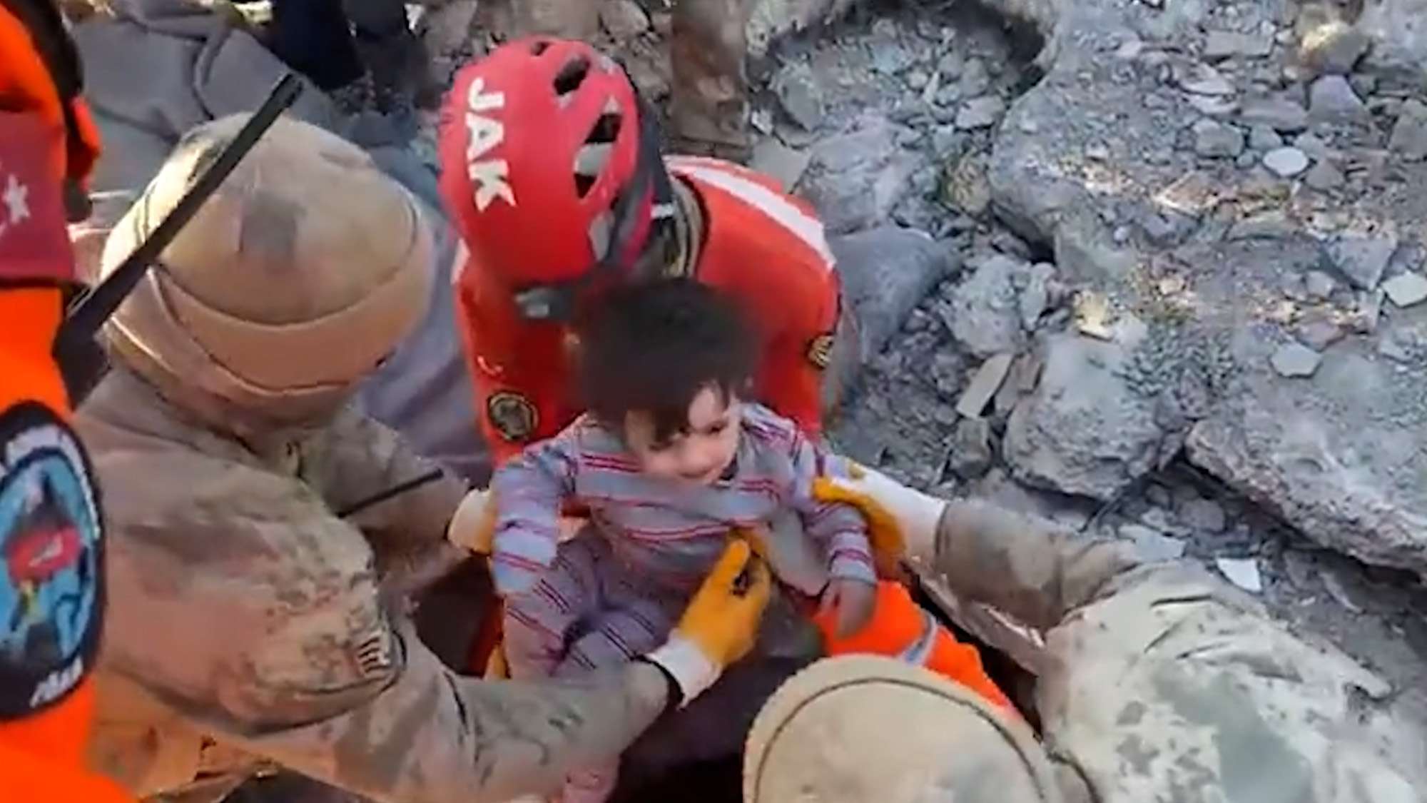 Read more about the article Child Pulled From Rubble Smiles At Rescuers