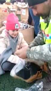 Read more about the article Little Girl Receives Boots From Emergency Workers To Keep Warm