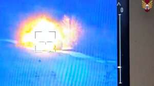 Read more about the article  Ukrainian Troops Blow Up Russian BMP