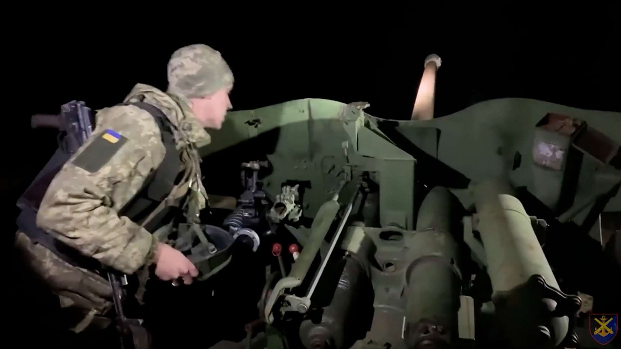 Read more about the article Ukrainian Navy’s Artillery Troops Train At Night To Take Out Russian Tanks