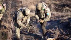 Read more about the article Ukrainian Troops Train To Storm Enemy Positions As Assault Squad