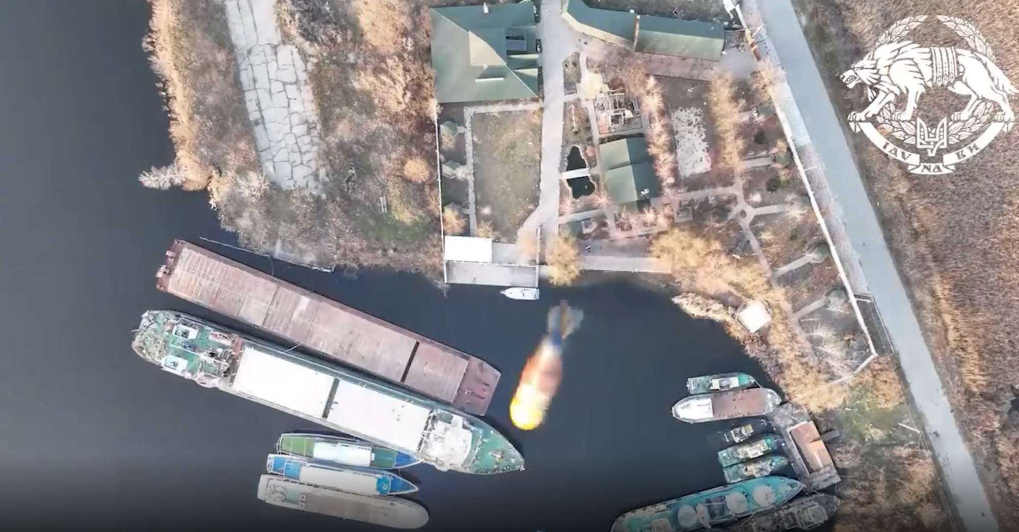Read more about the article Ukrainian Special Forces Drones Drop Bombs On Russian Ammo Boats And Cars Near Kherson