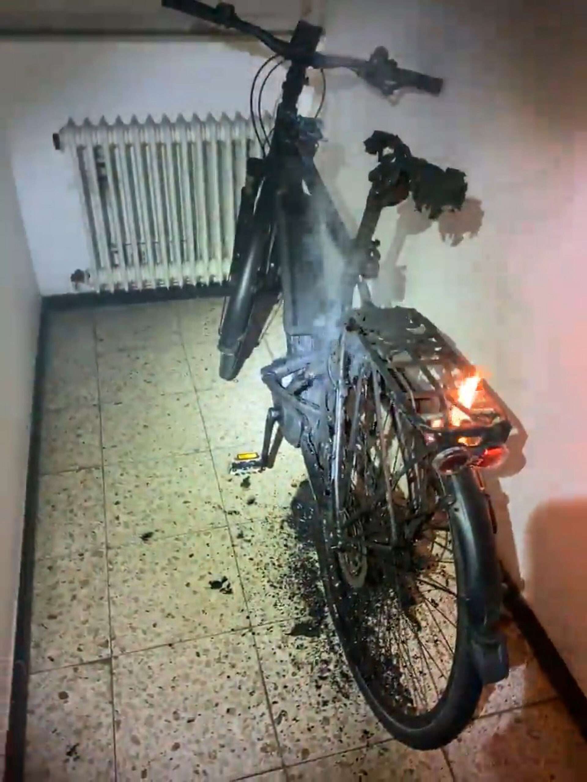 Read more about the article Apartment Block Filled With Smoke As Electric Bike Bursts Into Flames