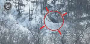 Read more about the article Moment Ukrainian Kamikaze Drone Takes Out Russian Soldiers After Recon