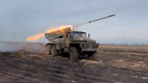 Read more about the article Ukrainian Artillery Takes Out Cluster Of Russian Troops With MLRS
