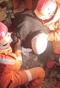 Read more about the article Man Pulled Alive From Rubble By Rescue Workers