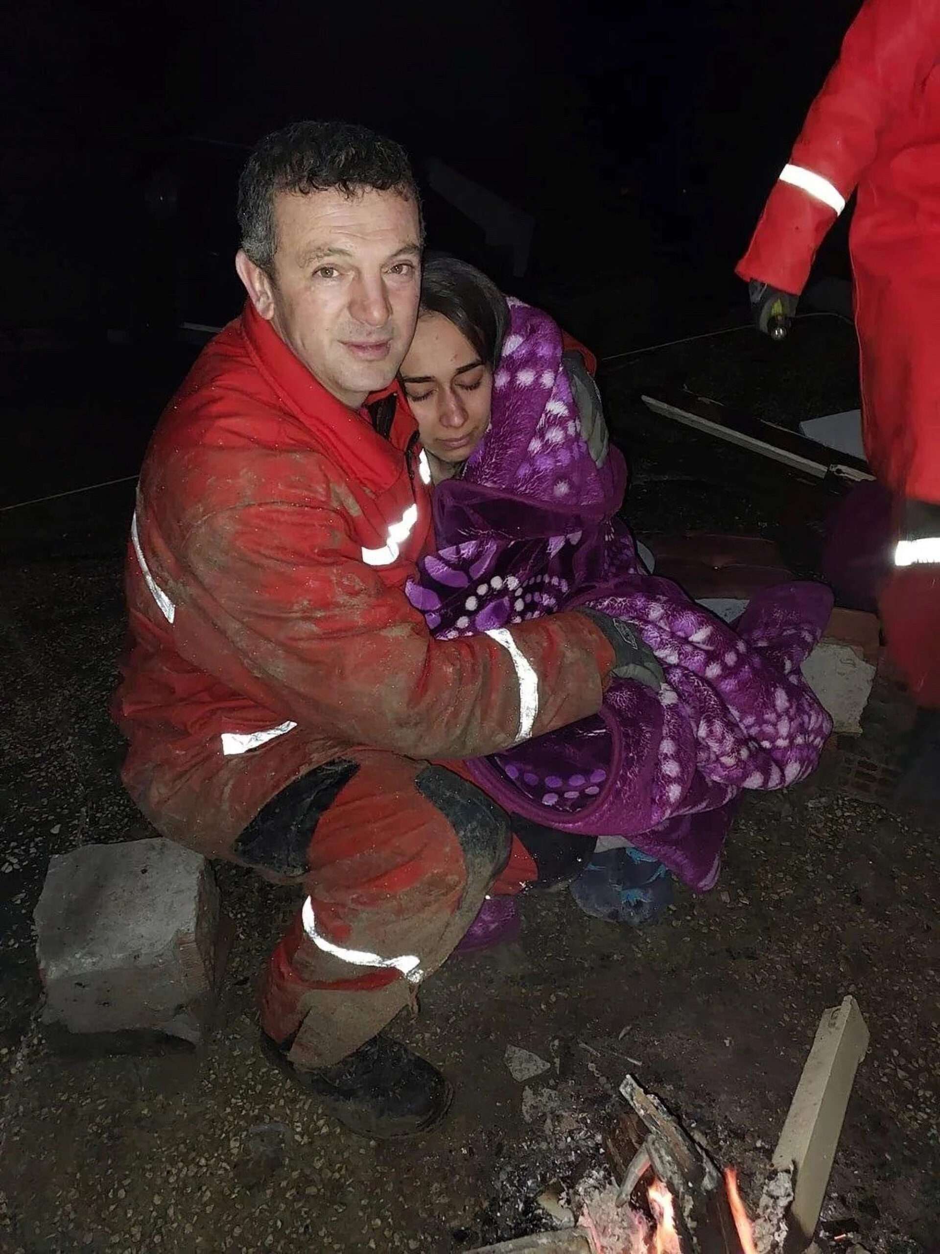 Read more about the article TEEN GIRL’S TEARS AT QUAKE RESCUE: Dramatic Moment Girl Bursts Into Tears As Firefighters Pull Her From Rubble
