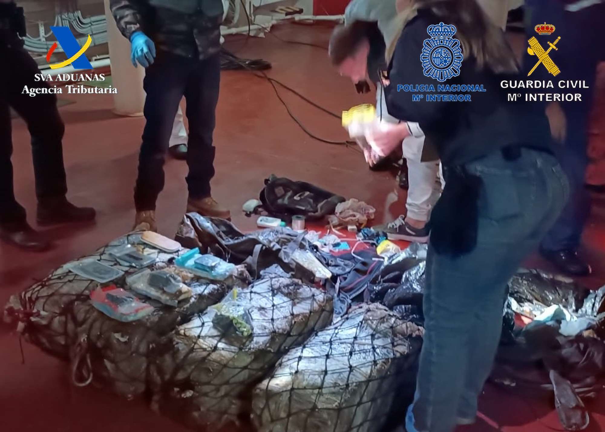 Read more about the article Stowaway Stashed 100kg Of Cocaine In Freighter Anchor Chain