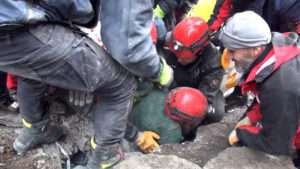 Read more about the article  Rescuer Who Shouts Into Hole If Anyone Is Alive Discovers Trapped Young Woman