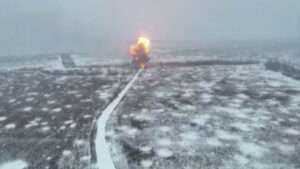 Read more about the article Huge Explosion As Ukrainian Paratroopers Blow Up Russian Tank Causing Turret To Go Flying