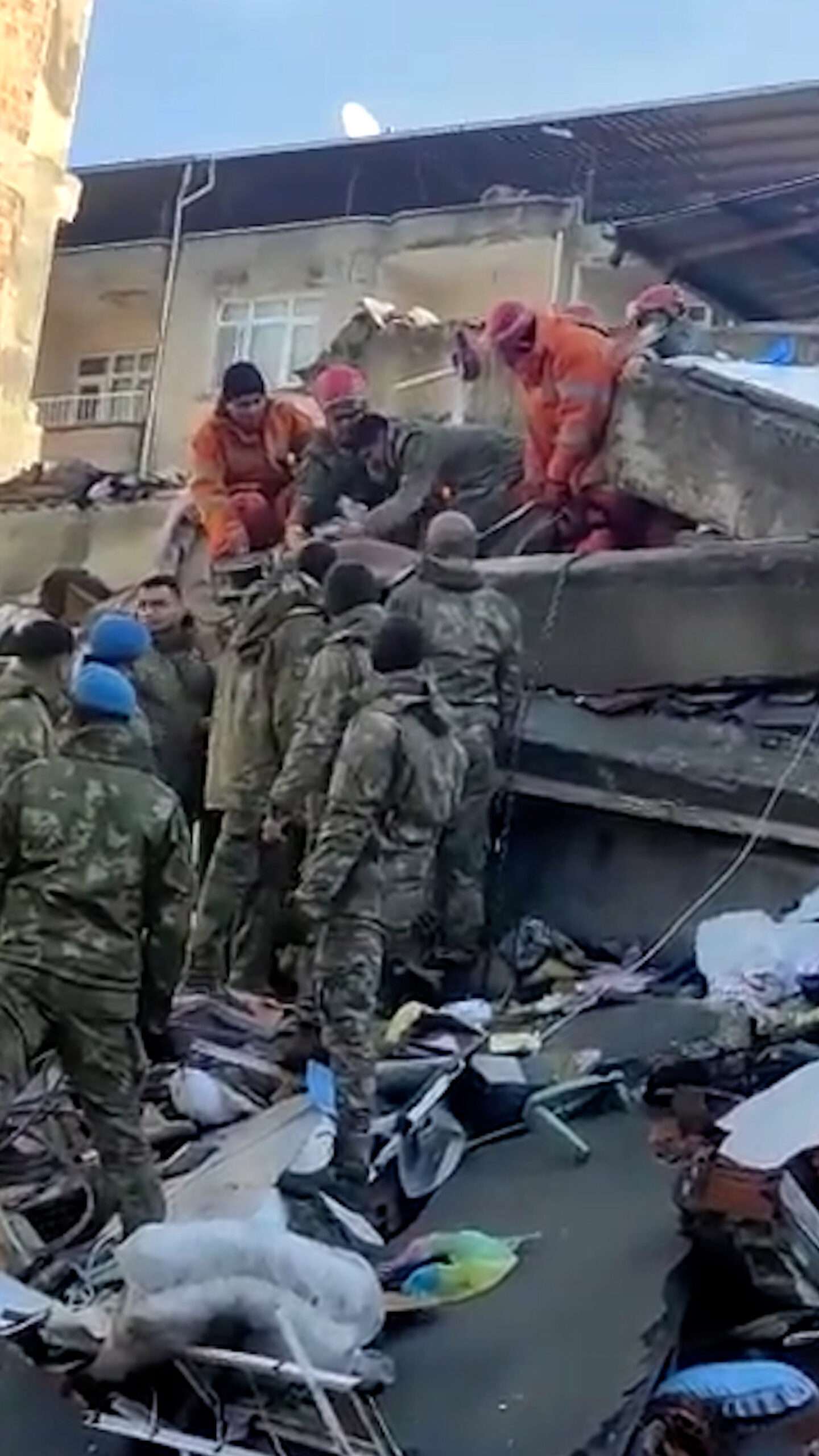Read more about the article Turkish Man Pulled Alive From The Rubble