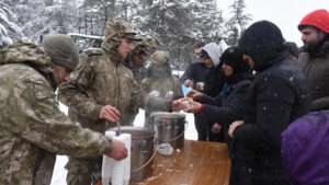 Read more about the article TURKISH EARTHQUAKE: Soldiers Preparing Warm Meals To People Left Homeless In The Snow