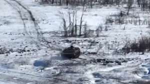 Read more about the article Ukrainian Forces Destroy Two Russian Armoured Vehicles Using Anti-Tank Missiles And Mines