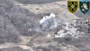 Read more about the article Ukrainian Artillery Destroys Buildings Full Of Russian Troops